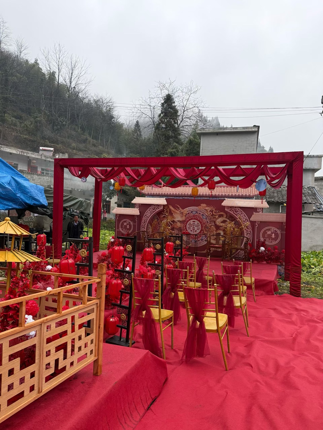 婚礼舞台搭建过程实拍二
